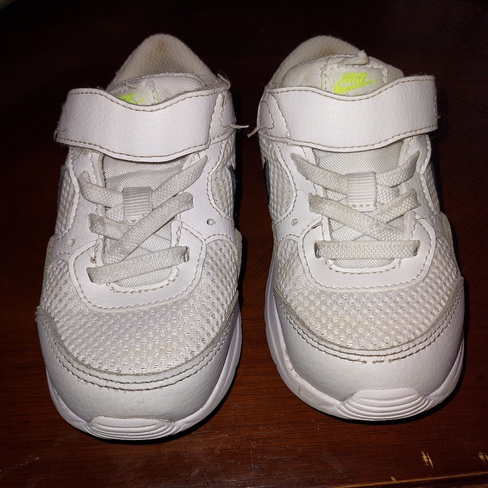 8c White Nike Air Max